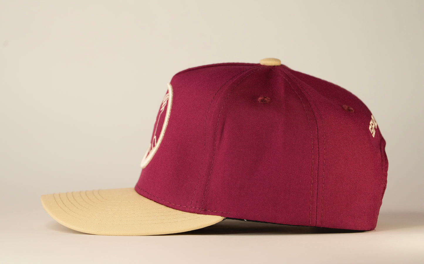 Gorra Spizaetus clasica - vinotinto y beige