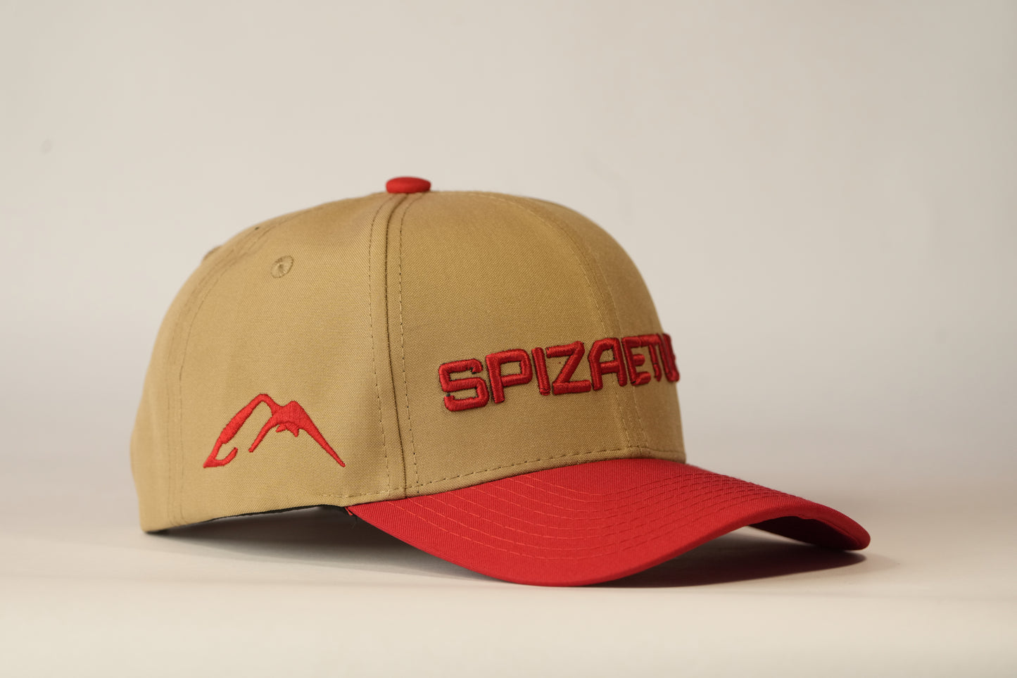 Gorra Spizaetus en relieve – roja y beige