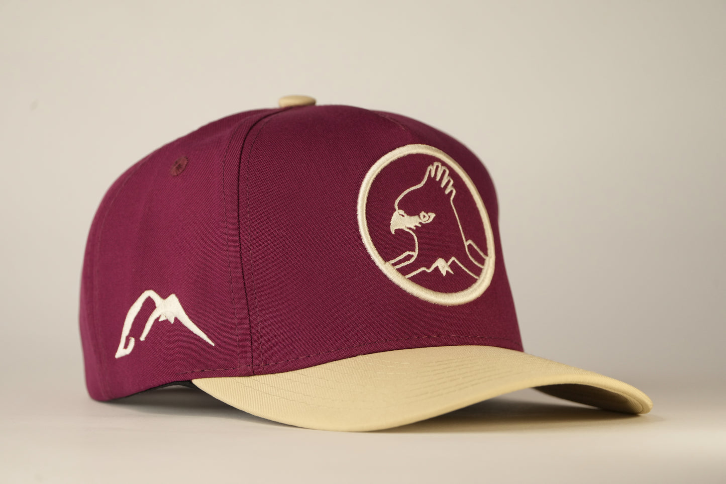 Gorra Spizaetus clasica - vinotinto y beige